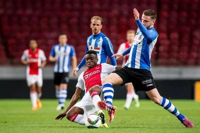 从世界第15到第3，中国三人男篮用了10个月中国新闻网.